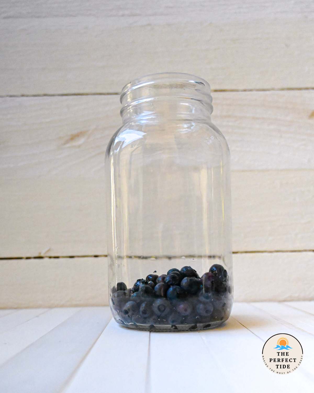blueberries in mason jar to make blueberry vodka